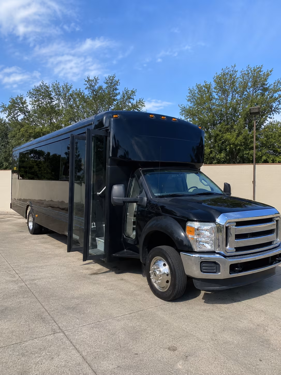 mount vernon 20 passenger party bus